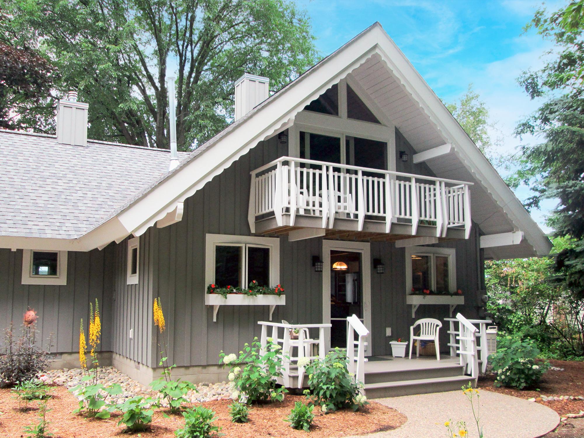 Addition to Glen Lake cottage Wilcox Architecture 